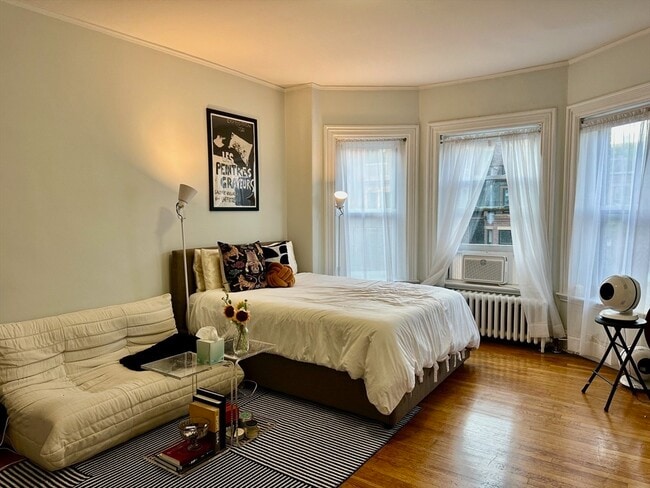 Building Photo - 229 Newbury St Unit 5 Rental