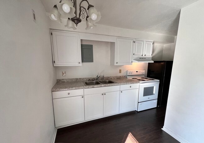 Photo - 900 Market St