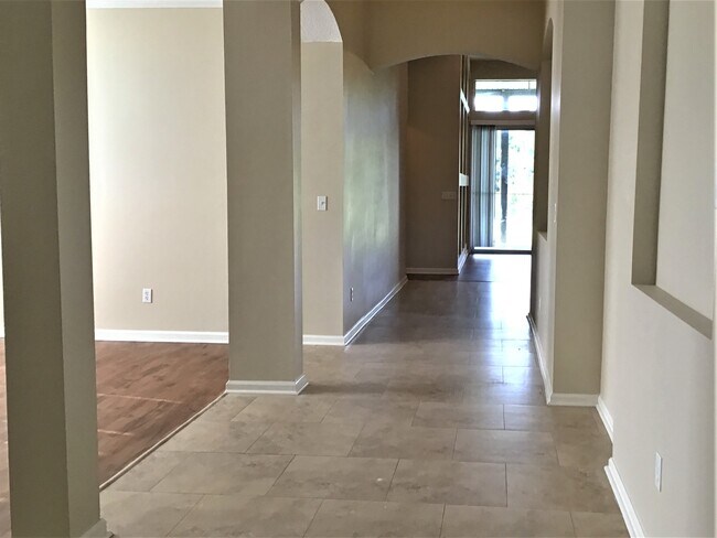 Photo - 404 Bayridge Ct