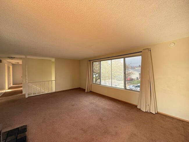 Photo - February Rent Free!!!