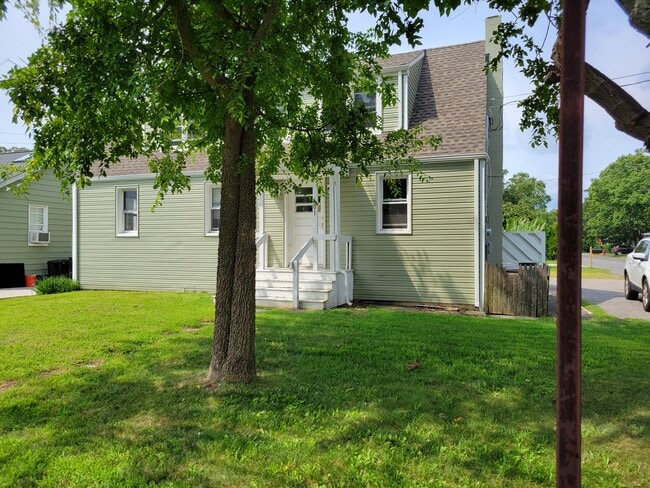 601 River Ave Unit B