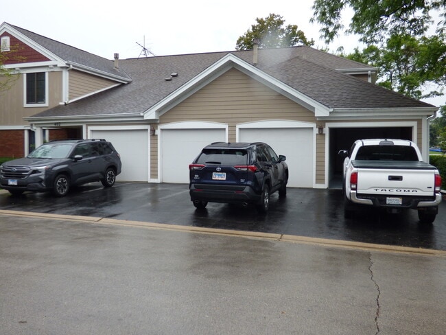 Building Photo - 402 Sandalwood Ln Unit D1