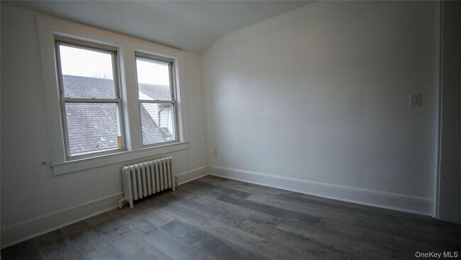 Photo - 27 Lawrence Ave Unit 3