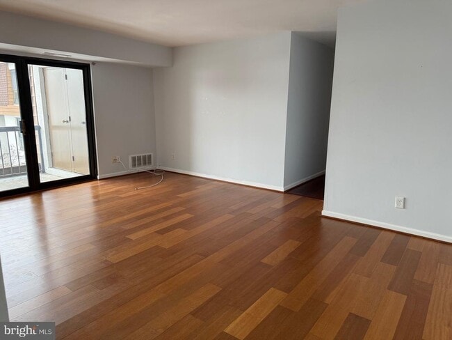 Building Photo - 12702 Veirs Mill Rd Unit 51-301