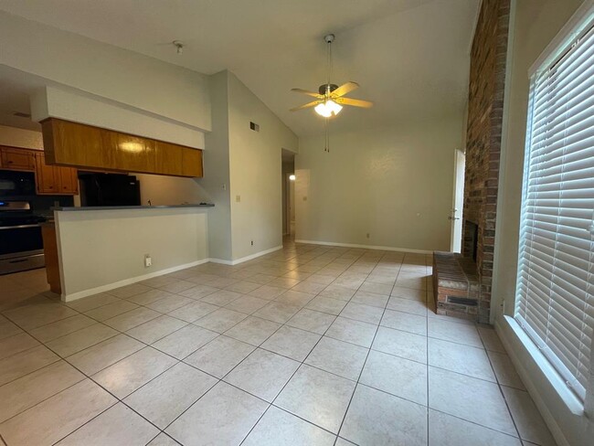 Photo - 1411 Waterloo Tr