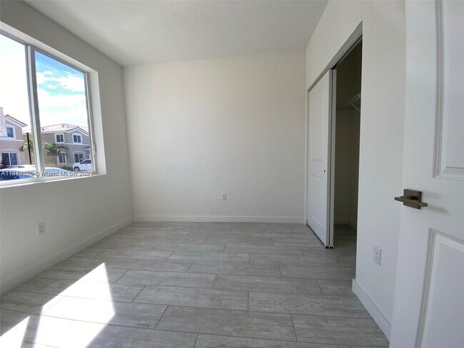 Photo - 1048 SE 23rd Ter