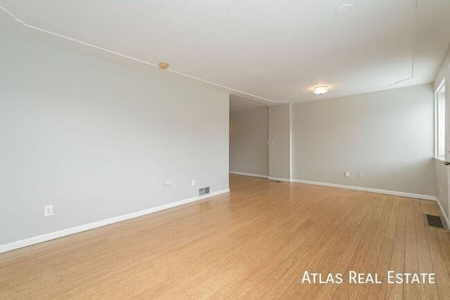 Photo - 1533 W 34th Ave