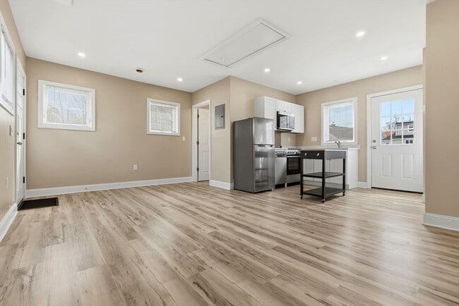 Photo - 9 Winthrop Ave