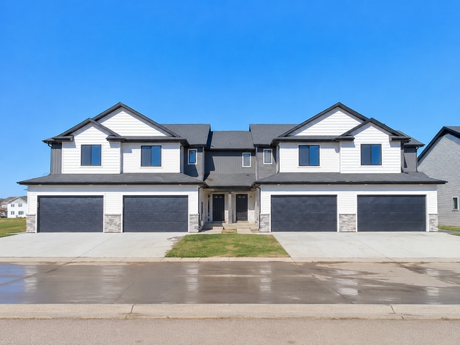 Building Photo - 6941 Holly Ct
