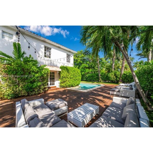 Photo - 140 N Hibiscus Dr