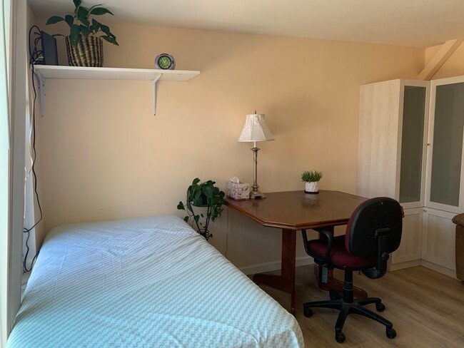 285 Roswell Dr Unit 4