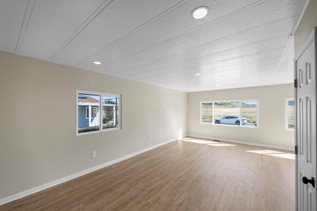 Photo - 34830 Lyn Ave