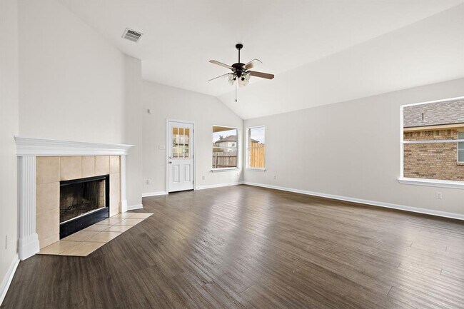 Photo - 222 Hanstrom Dr