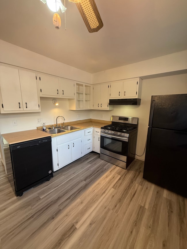 KITCHEN - 581 Bessinger Dr