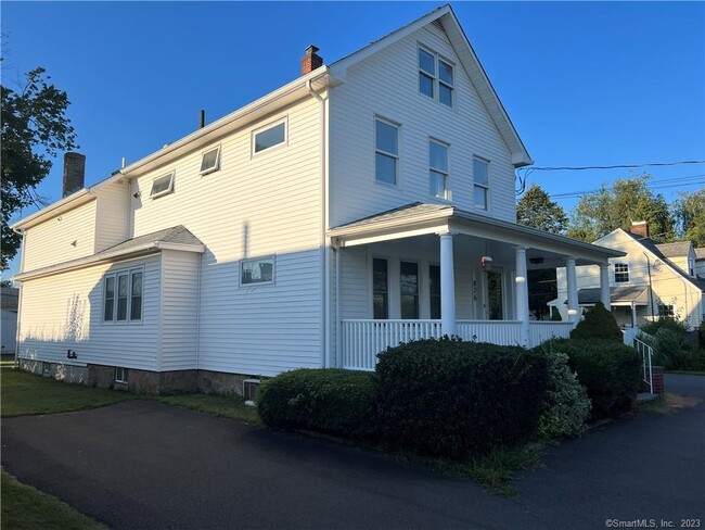 Building Photo - 826 Oldfield Road Rental