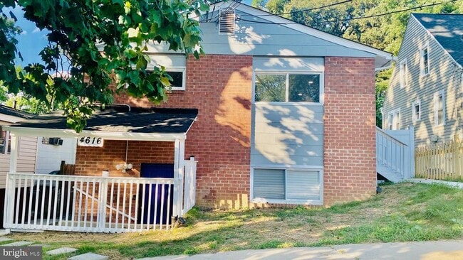 Building Photo - 4616 Heath St Rental