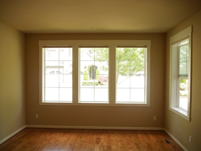 Photo - 5 Bedroom 2.5 Bath Home Near Downtown Redmond