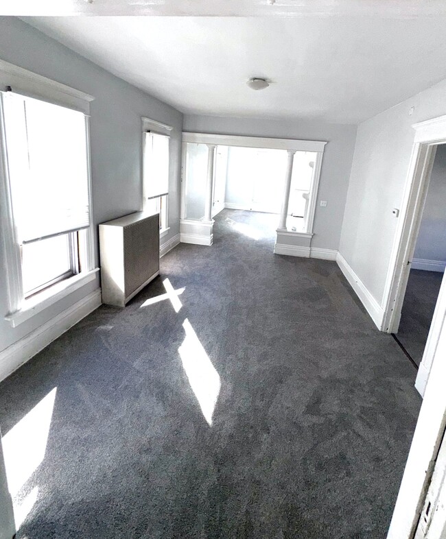 Middle room looking towards the front of the apartment.