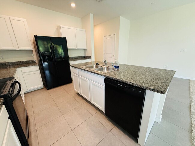 Photo - Beautiful 3-Bedroom + Loft Townhome for Rent in North Tampa / Land O' Lakes!