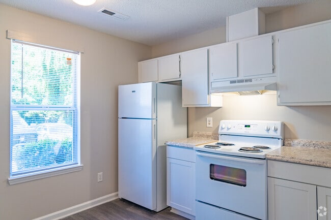 119 - 3BR 1.5 BA 1001 SF - Kitchen