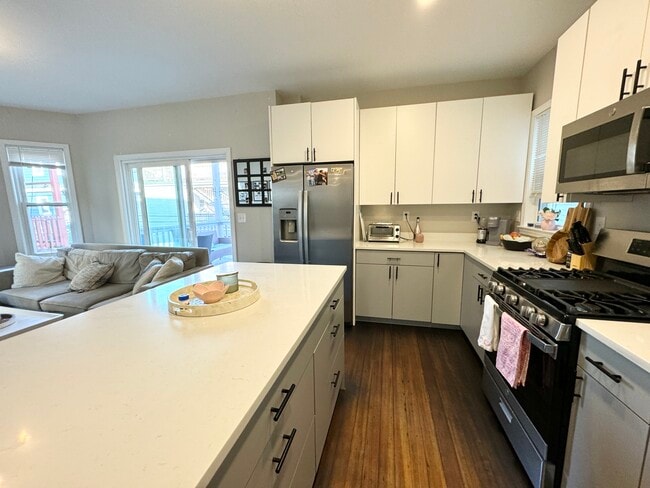 Photo - 777 Columbia Rd