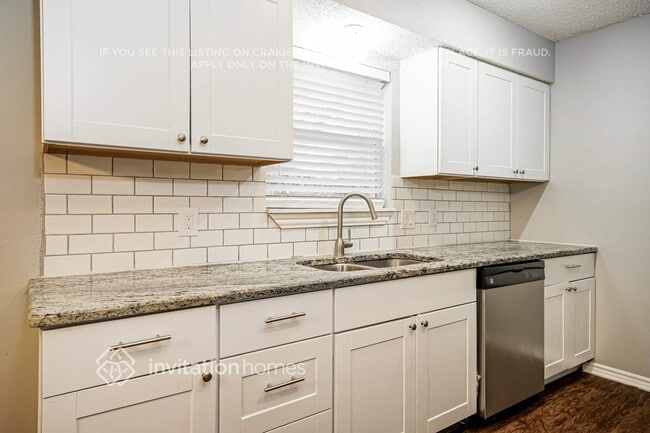 Photo - 3908 Helmsford Dr