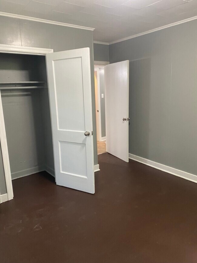 Photo - 2830 Little St