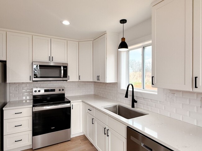 Building Photo - 303 R C Thompson Rd Unit 303 RC Thompson rd