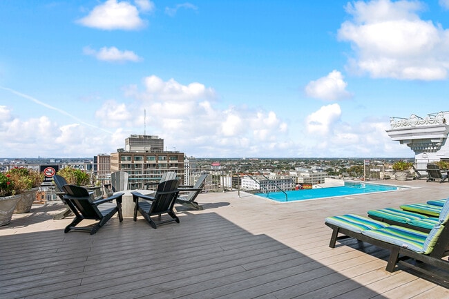 Rooftop Views - 925 Common