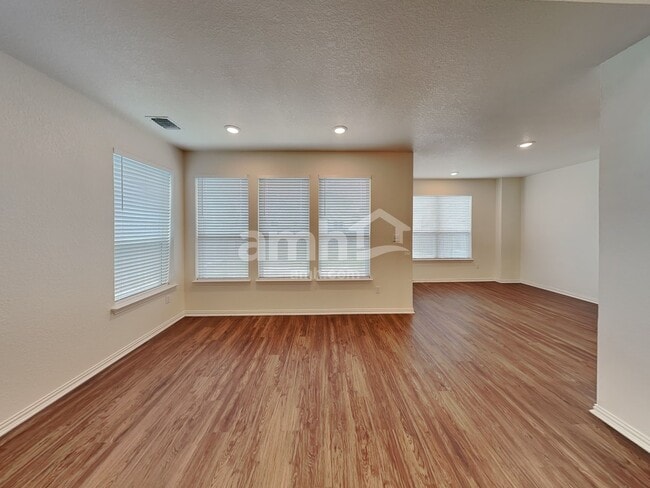 Photo - 2733 Meadowood Heights