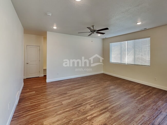 Photo - 292 N Gibbons Ln