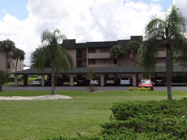 Building Photo - Banyon Pointe Condominium For Seasonal Rent reserve now for the 2027 season! Unit 41C
