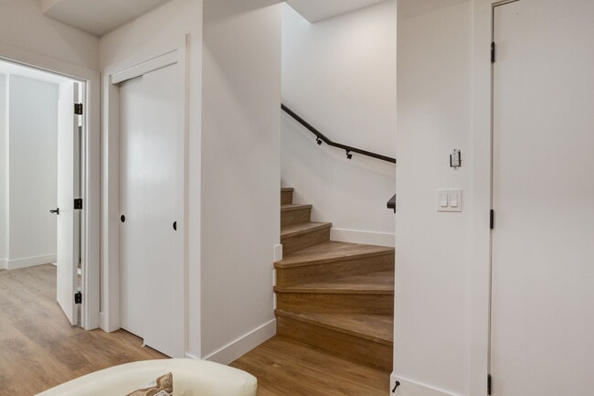 Photo - 1805-1819 19 Avenue NW Unit 102B