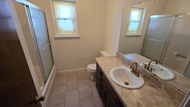 Photo - 2504 E 19th St