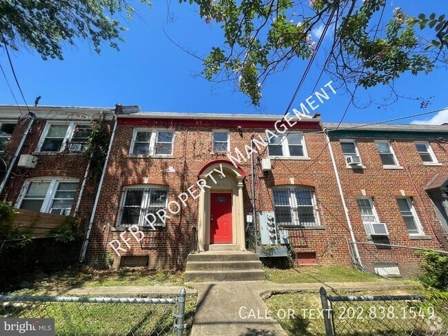 Building Photo - 1613 18th St SE Unit 2 Rental