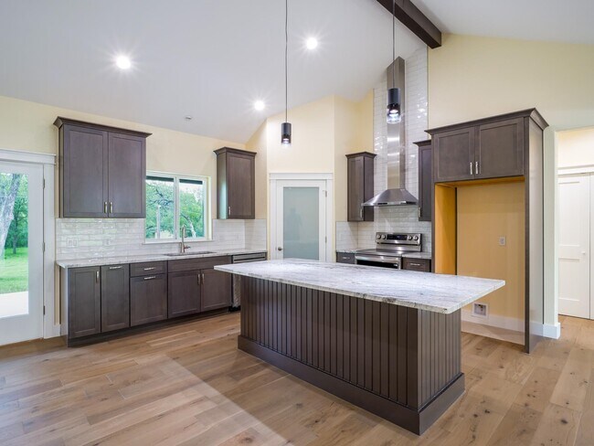 Photo - 1415 Bluebonnet Dr
