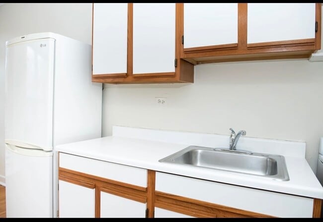 Photo - 3345 N Marshfield Ave