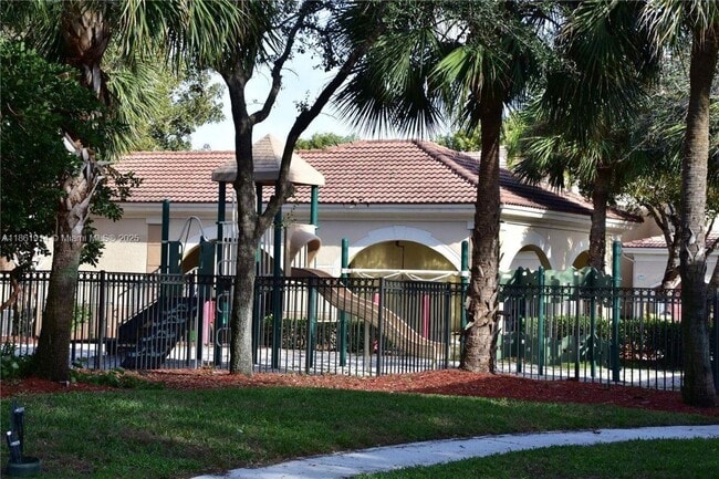 Building Photo - 2451 Centergate Dr Unit 304 Rental