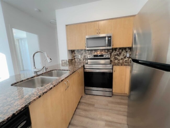 Building Photo - 2240 Lake Shore Blvd W Unit 309