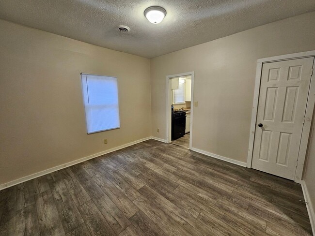 Photo - Clean 2 bedroom, 1 bath.