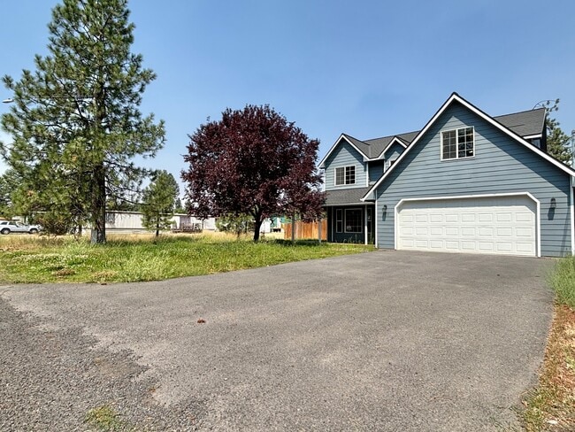 Photo - 905 Spence St