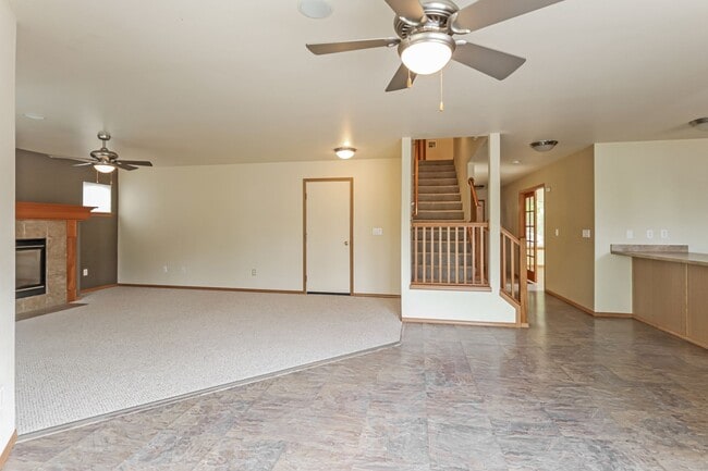 6907 Desperado Dr SE