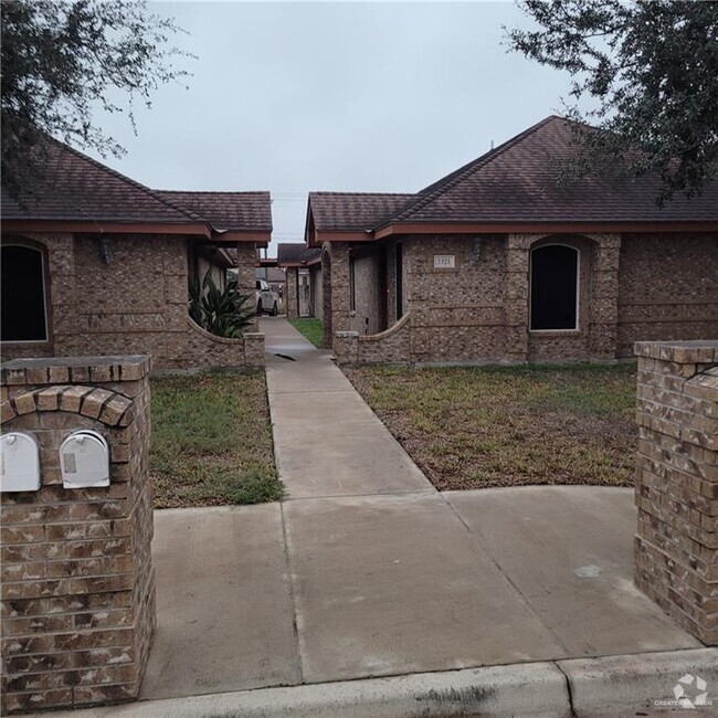 Building Photo - 2321 W Candlelight Ln Unit 1 Rental