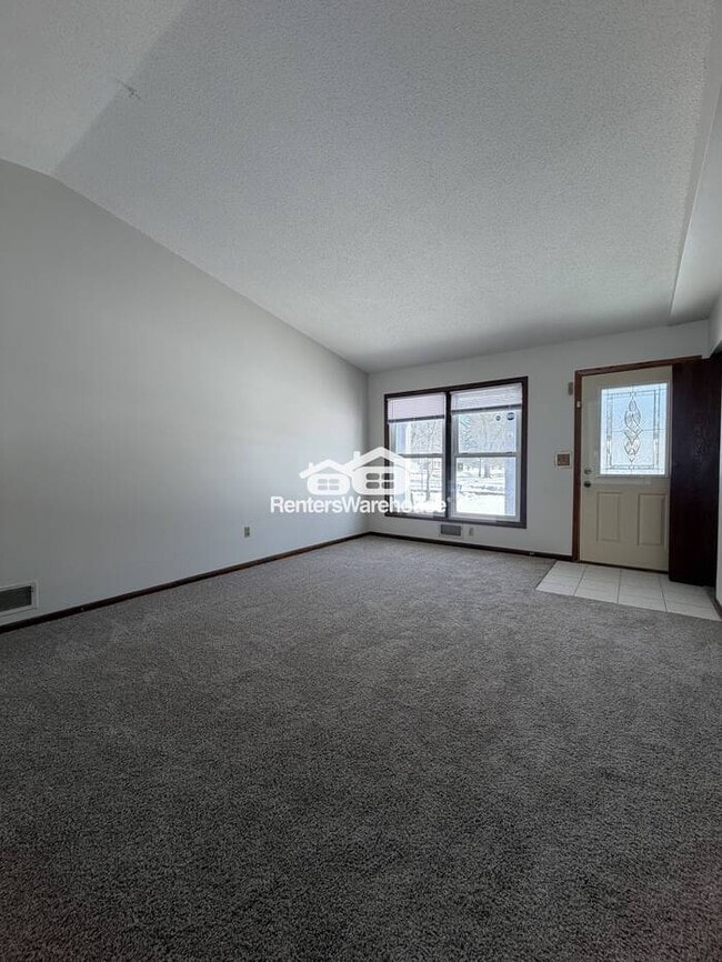 Photo - Available Now 3 Bedroom 2 Bath Single Family Home in Brooklyn Park