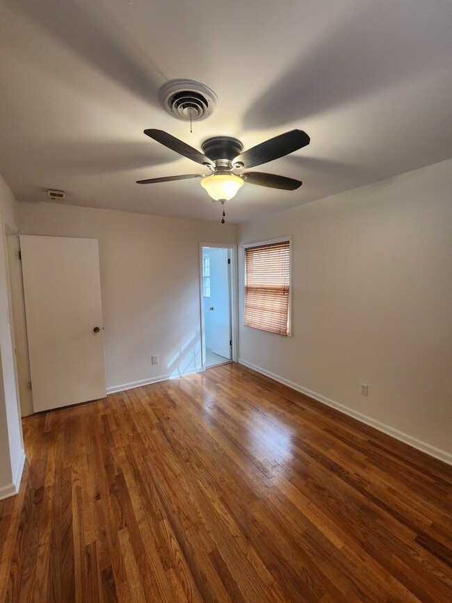 Photo - 235 Barrett St