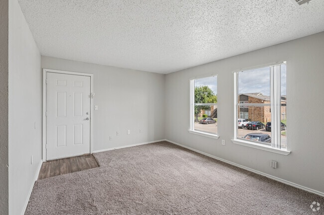 3BR, 2BA - 920SF - Living Room - Monarch Pass