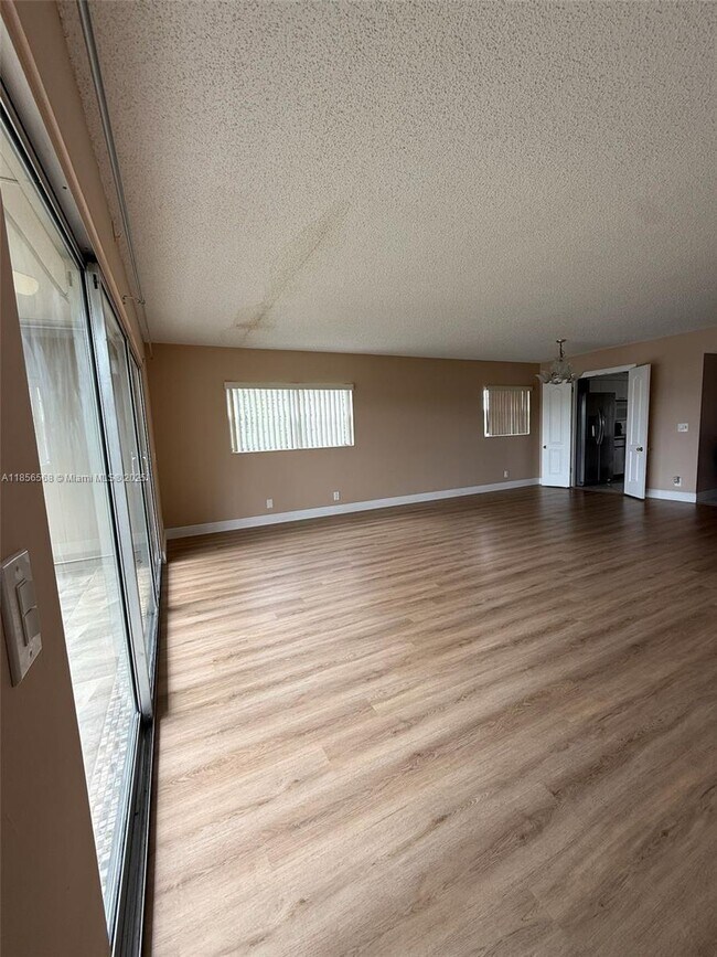 Photo - 1300 SW 125th Ave Unidad 315K
