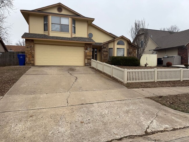 Welcome home to this spacious two-story gem! - Welcome home to this spacious two-story gem!