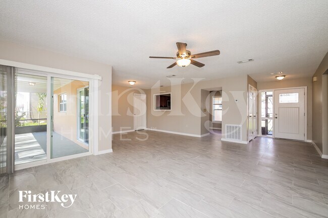 Photo - 724 Dromedary Dr