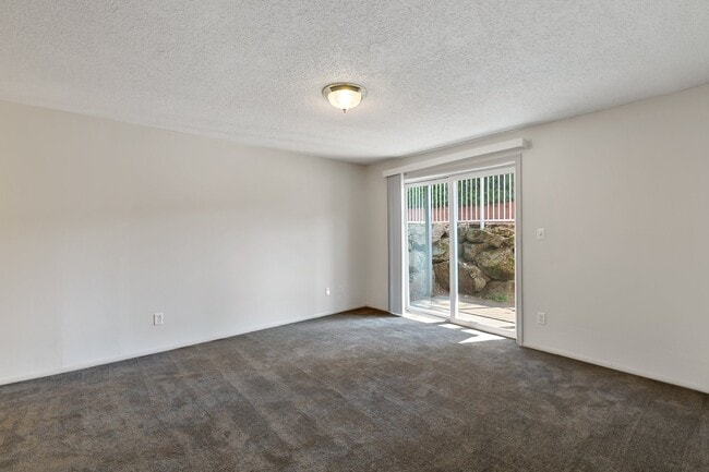 Photo - 11540 Pinehurst Way NE Unidad 111